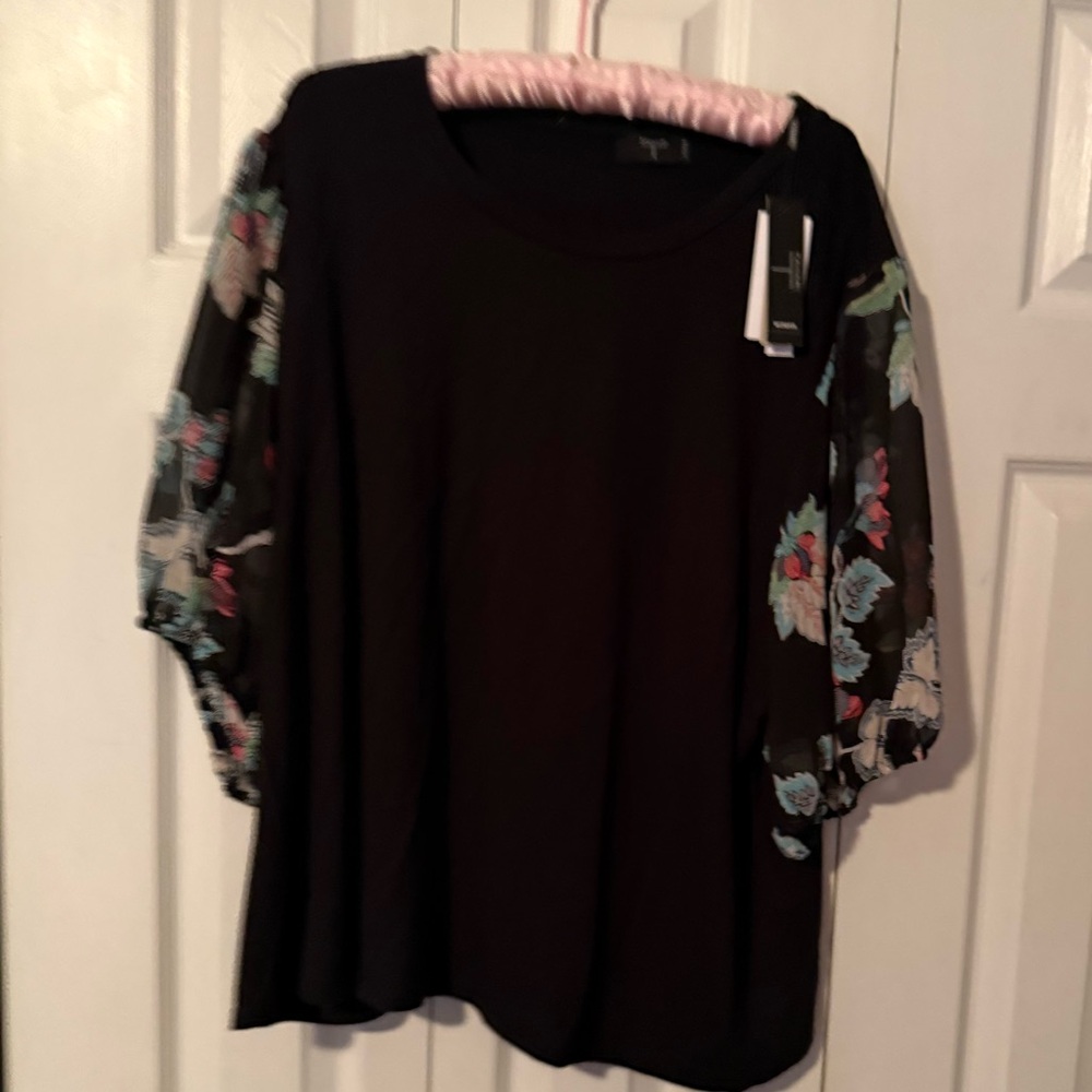 Tahari plus size 3X Women's Short Sleeve Top with Floral Sheer Sleeves Black